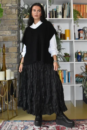 Twisted Sister Crinkle Midi Skirt Black